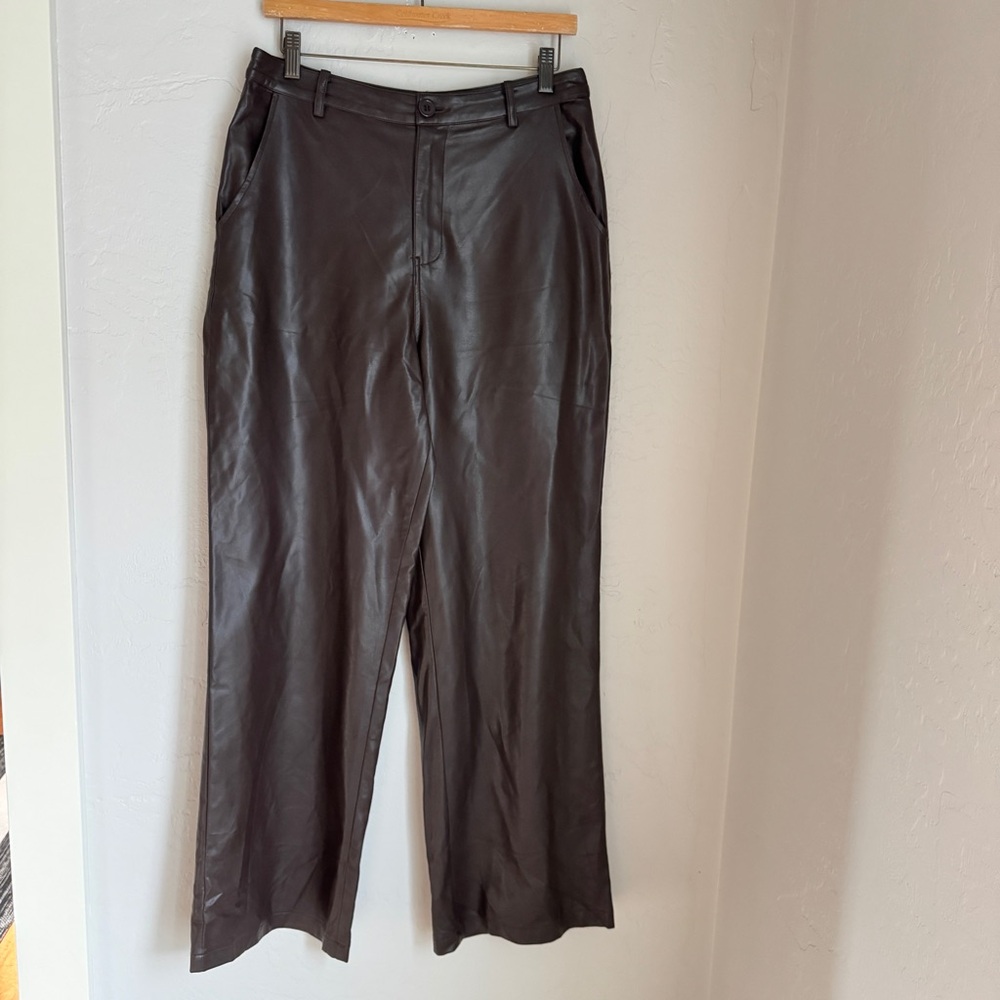 Lulu's Women’s Black Hight‎ Waist Wise Leg Fur Leather Pant Size M